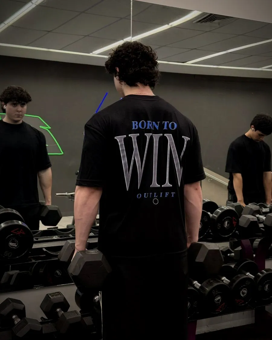 Atleta real de la comunidad OUTLIFT entrenando con la playera Born to Win